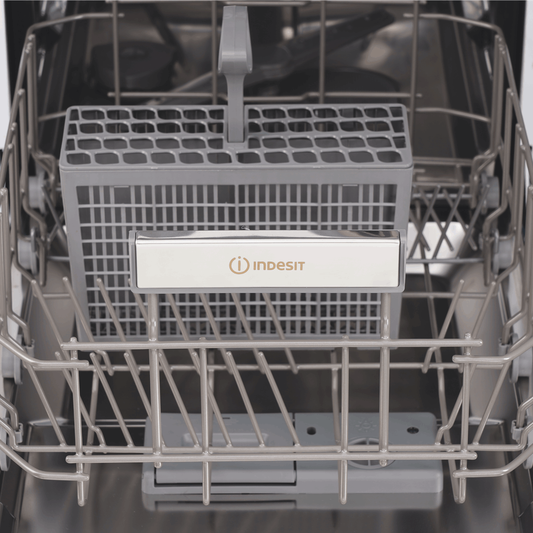 Отдельностоящая посудомоечная машина Indesit DFS 1C269