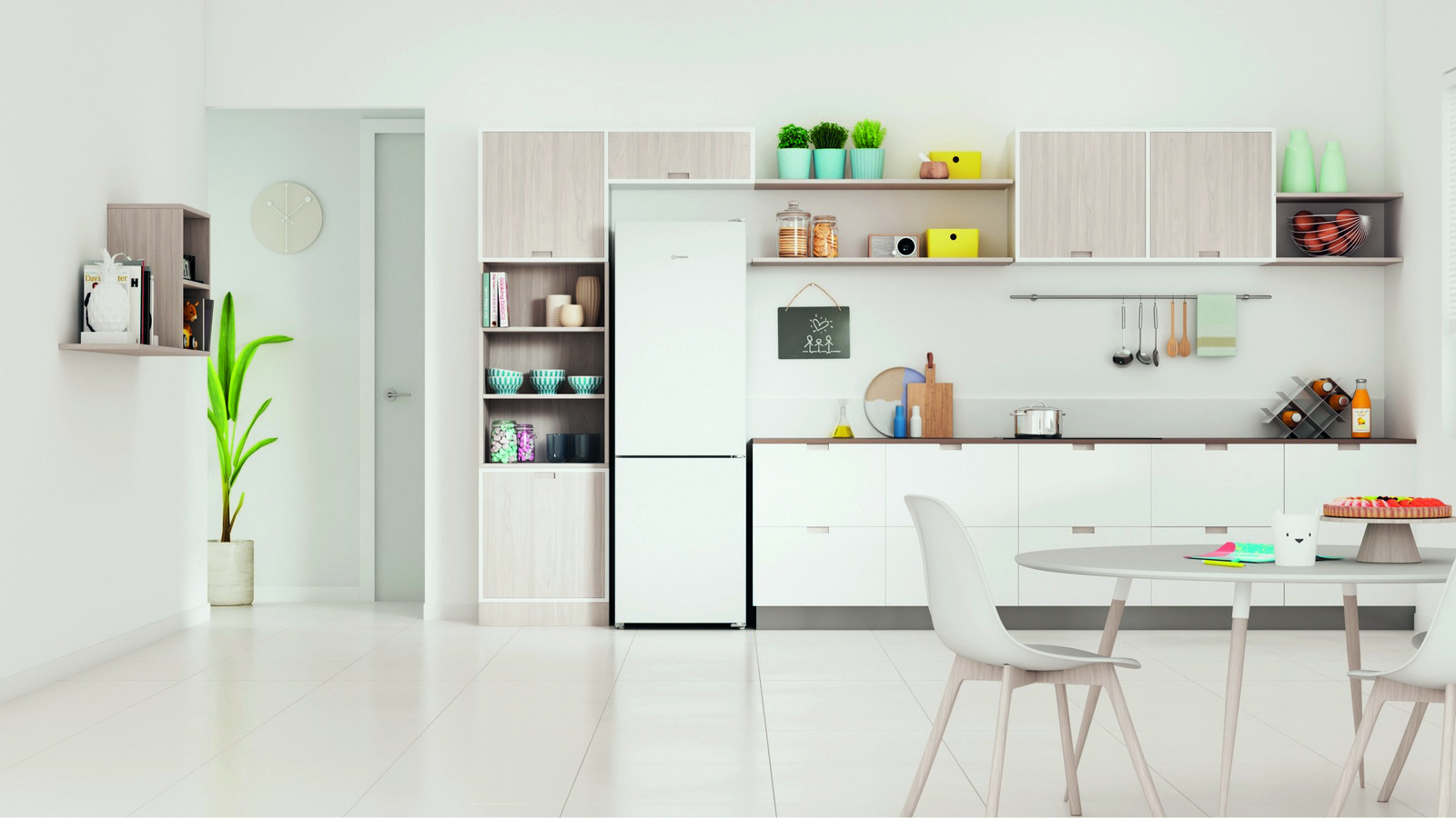 Холодильник с нижней морозильной камерой Indesit ITR 4180 W