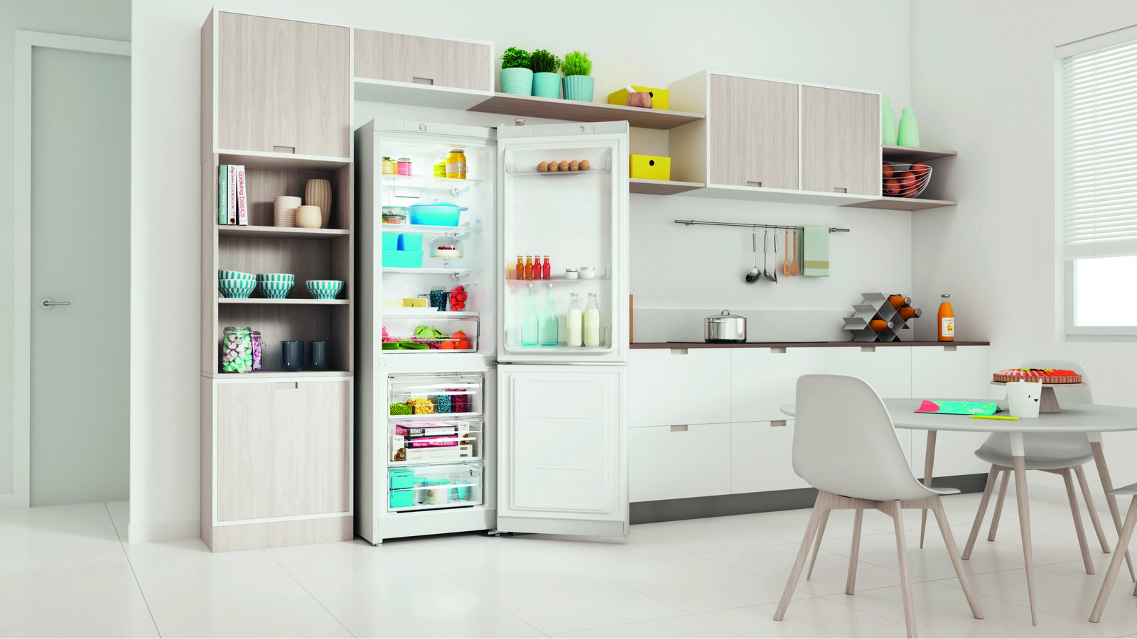 Холодильник с нижней морозильной камерой Indesit ITR 4180 W