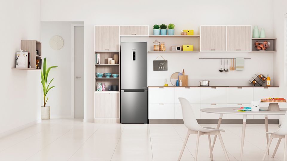 Холодильник с нижней морозильной камерой Indesit ITS 5181I XB рис.5