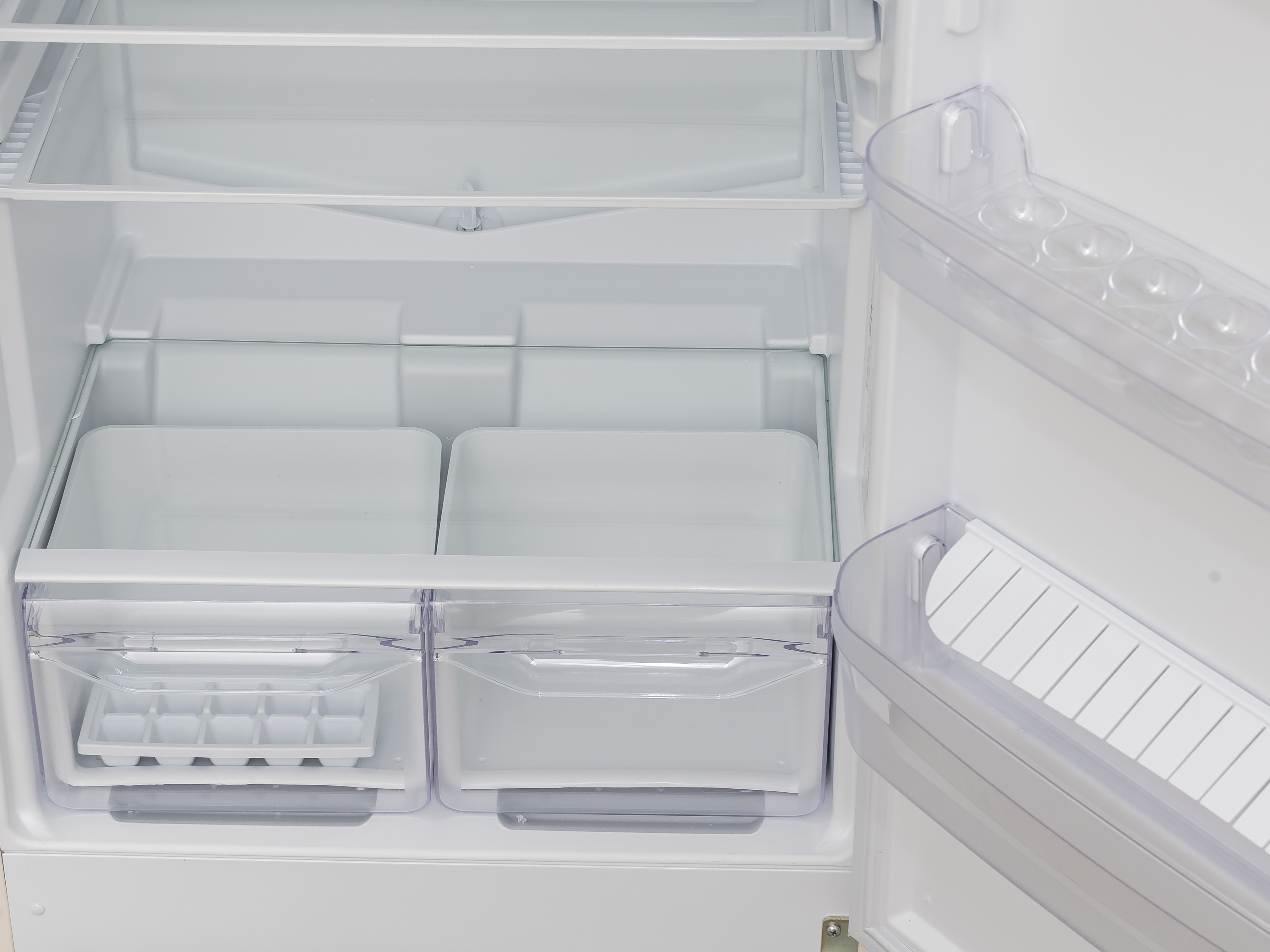 Холодильник с верхней морозильной камерой Indesit TIA 14 E