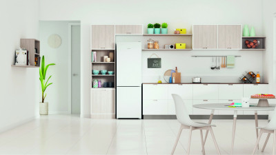 Холодильник с нижней морозильной камерой Indesit ITR 4180 W